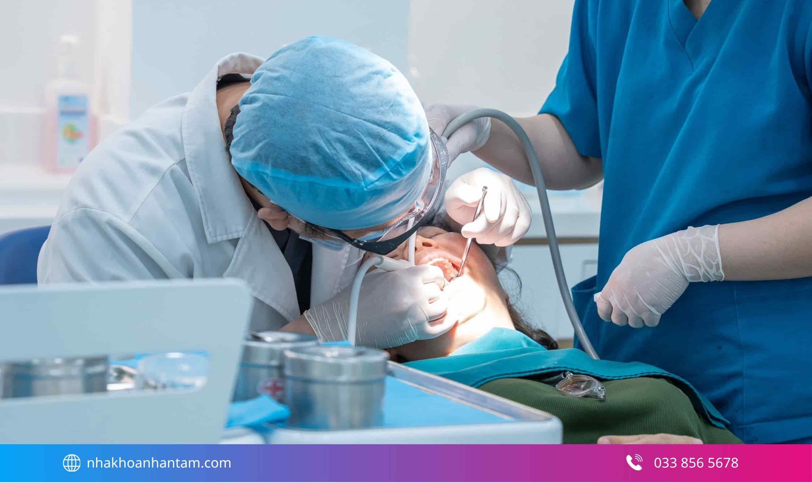 Tái khám định kỳ kiểm tra tình trạng lành thương tại vị trí cấy ghép